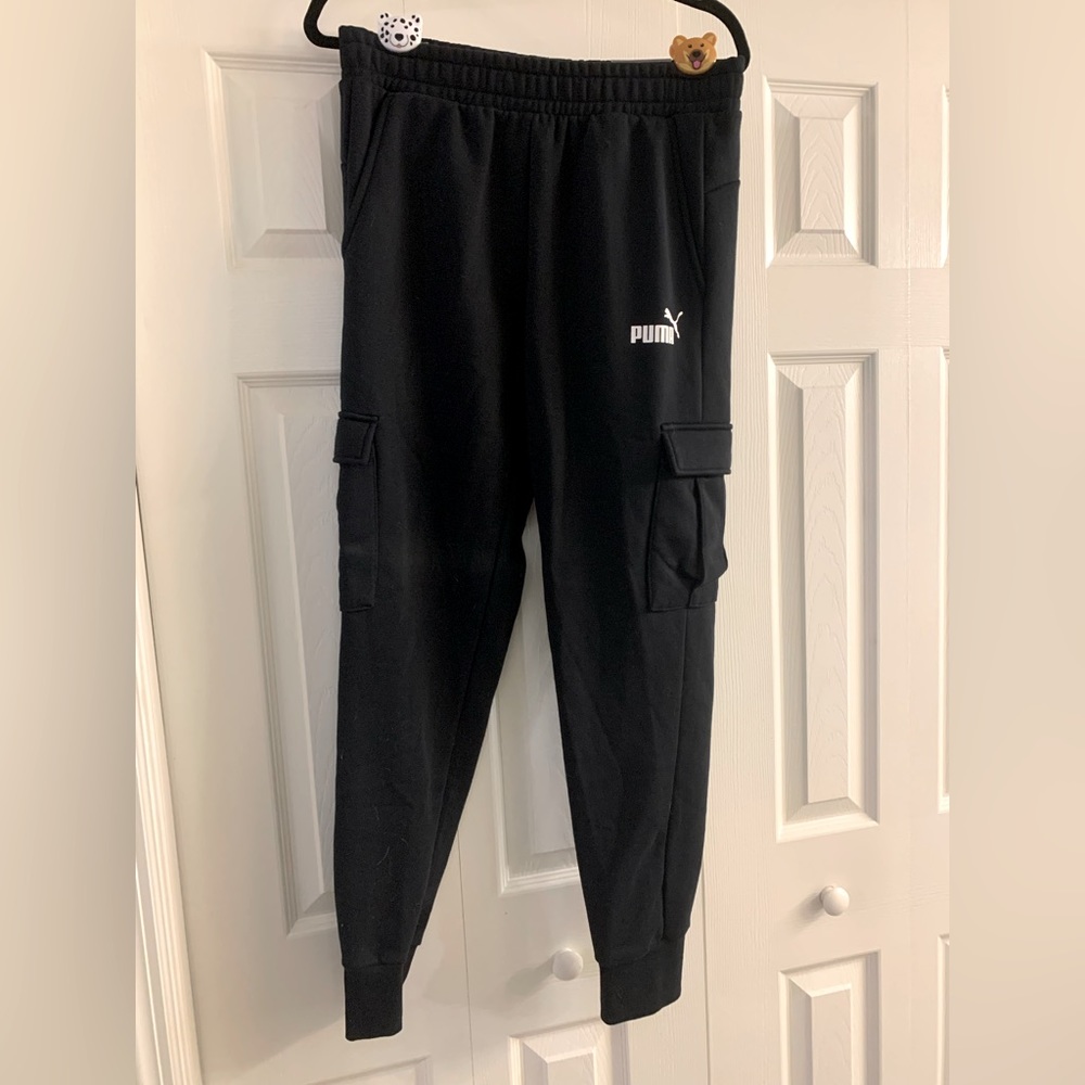 Men’s black Puma sweatpants with side pockets size large